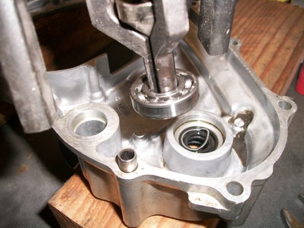 02-06 Crf450r Cam & Cradle Assembly